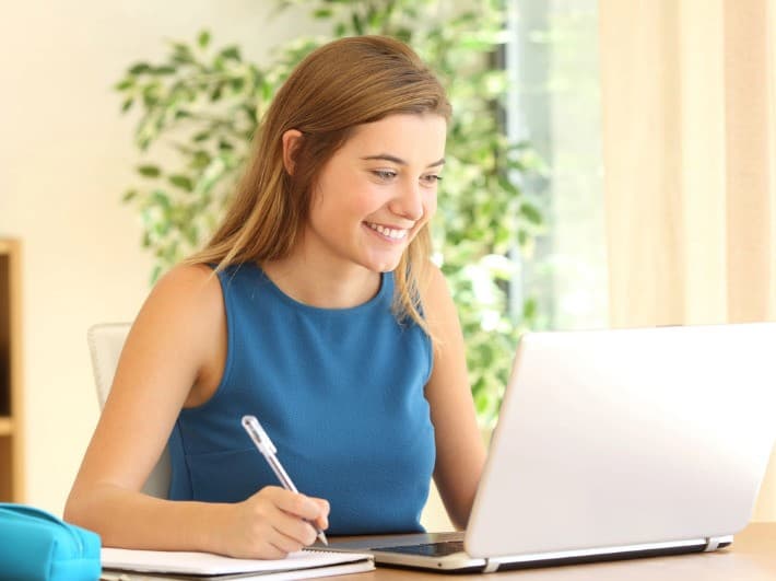 Plateforme de cours en ligne Élite Étude proposant un accompagnement scolaire personnalisé pour chaque élève